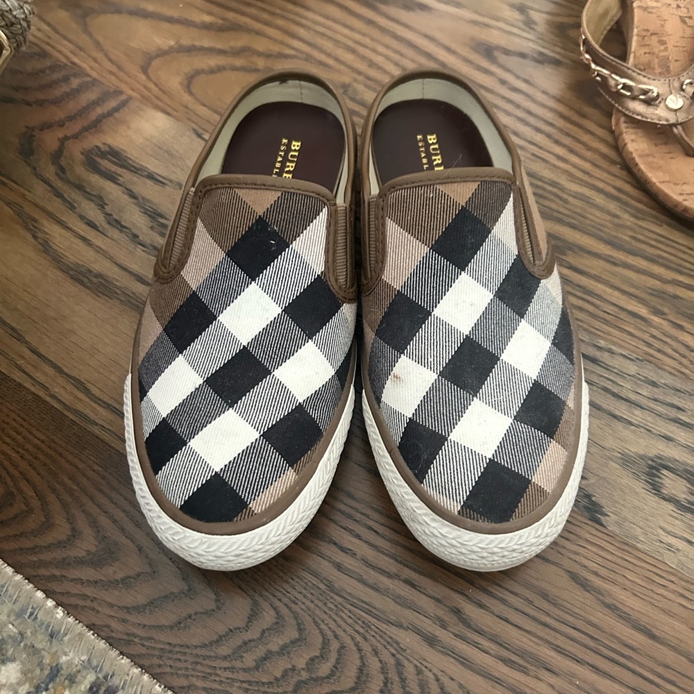 Burberry Clogs